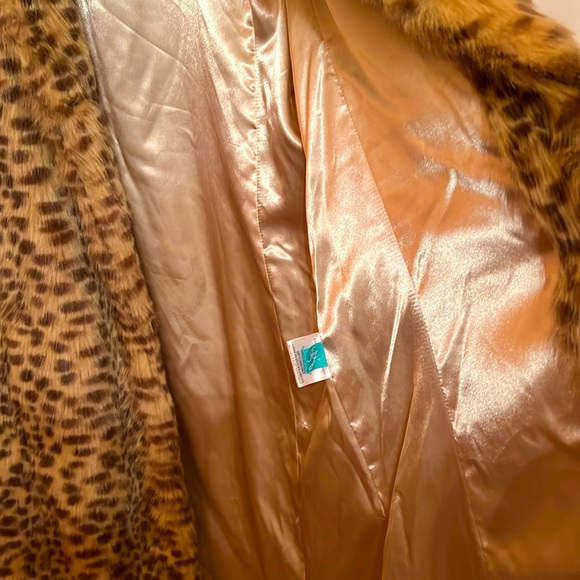 Jsabella’s Journey. Signature Collection. Cheetah, leopard Faux Fur Coat. L NWOT - Picture 8 of 8